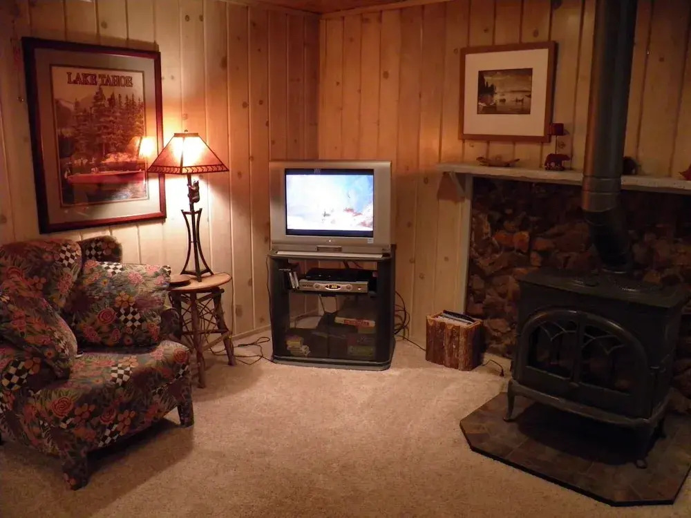Pet Friendly, Cozy With Wrap Around Porch