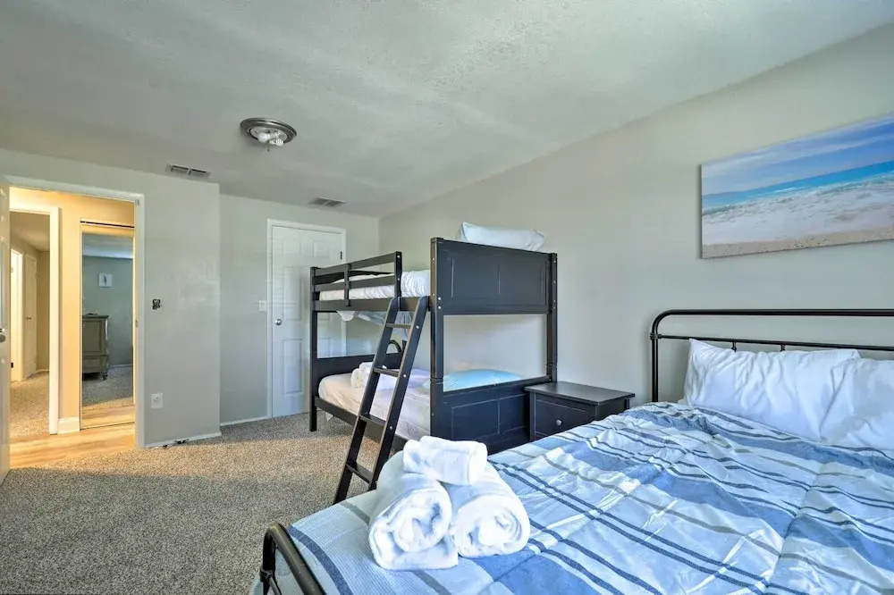 Near Beaches & Dining: Palm Harbor Gem w/ Pool