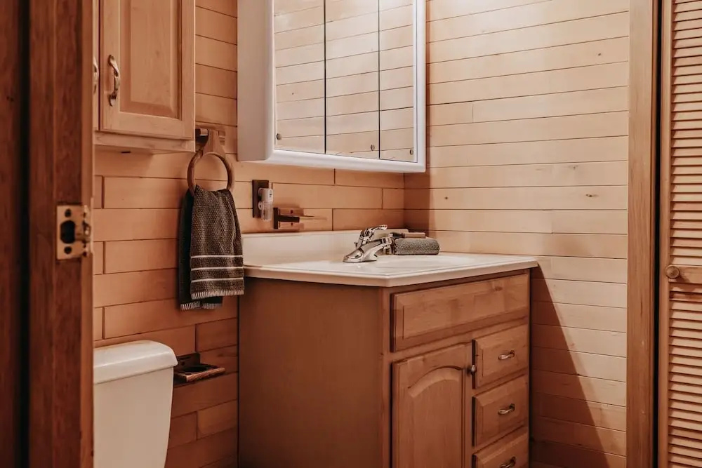 11sl - Wi-fi - No Pets Log Cabin - Sleeps 7 2 Bedroom Cabin by Redawning