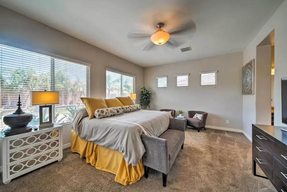 Hot Tub & Putting Green: Home in Surprise