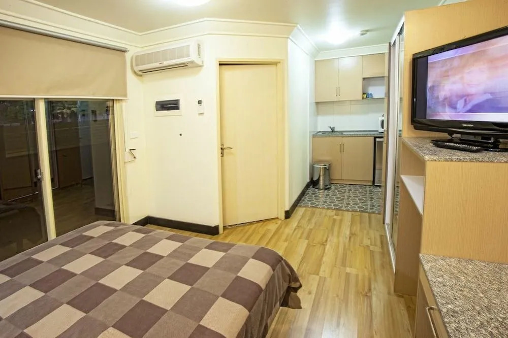 Latitude20 Cattrall Park Motel