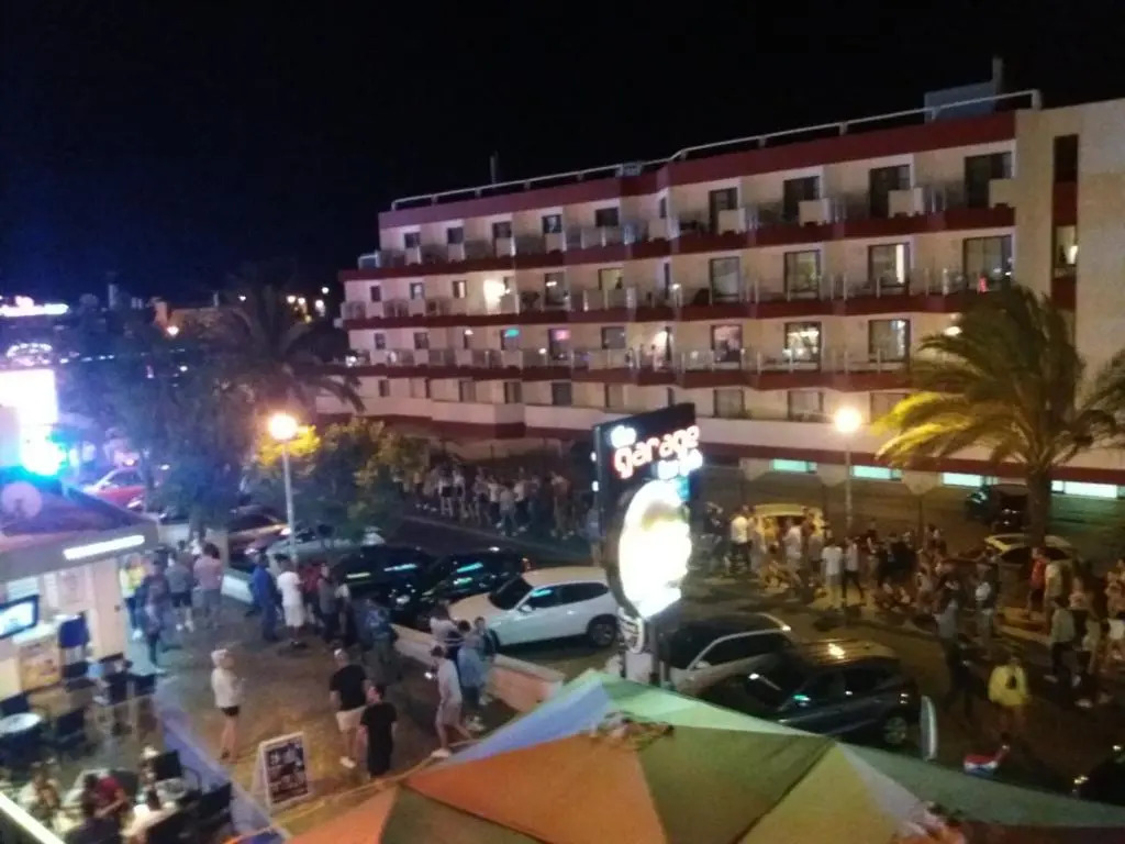 Beach Oura and Bars