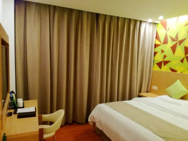 Vatica Xuzhou Suining Bus Station Building Materials City Hotel