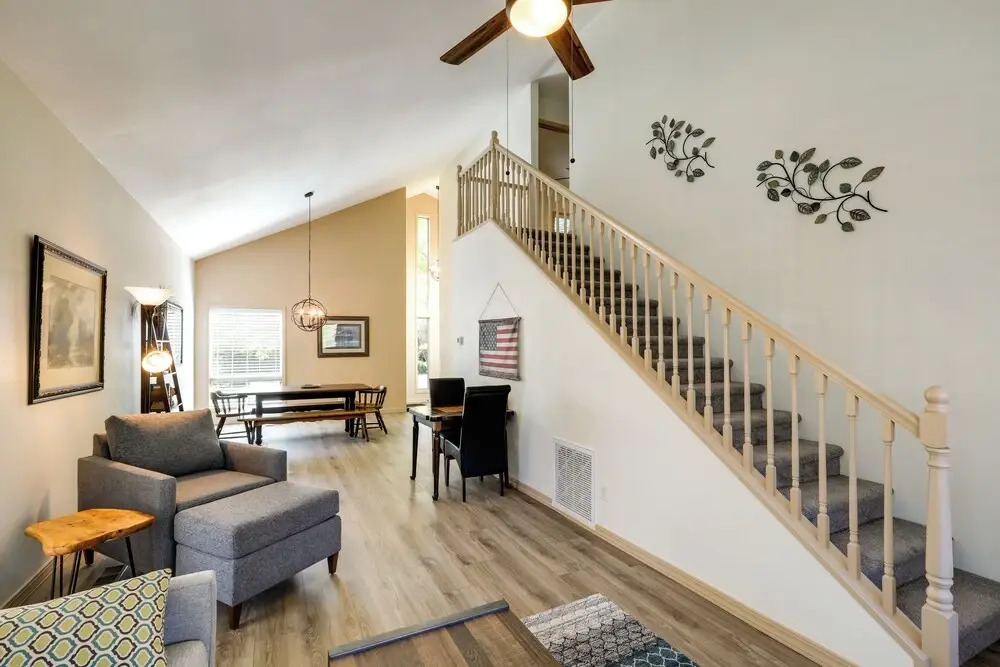 6 Mi to Downtown: Flagstaff Townhome w/ Deck