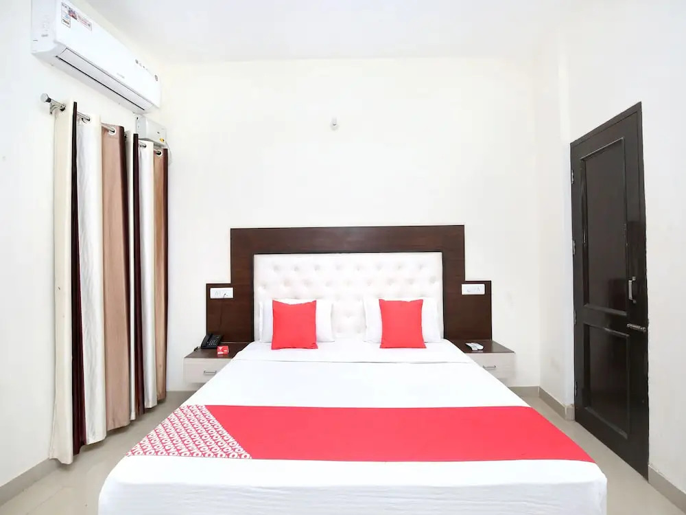 OYO 10537 Star City Inn