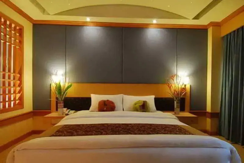 Suriwongse Tower Inn