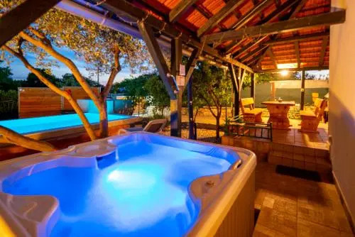 Holiday House Stipe