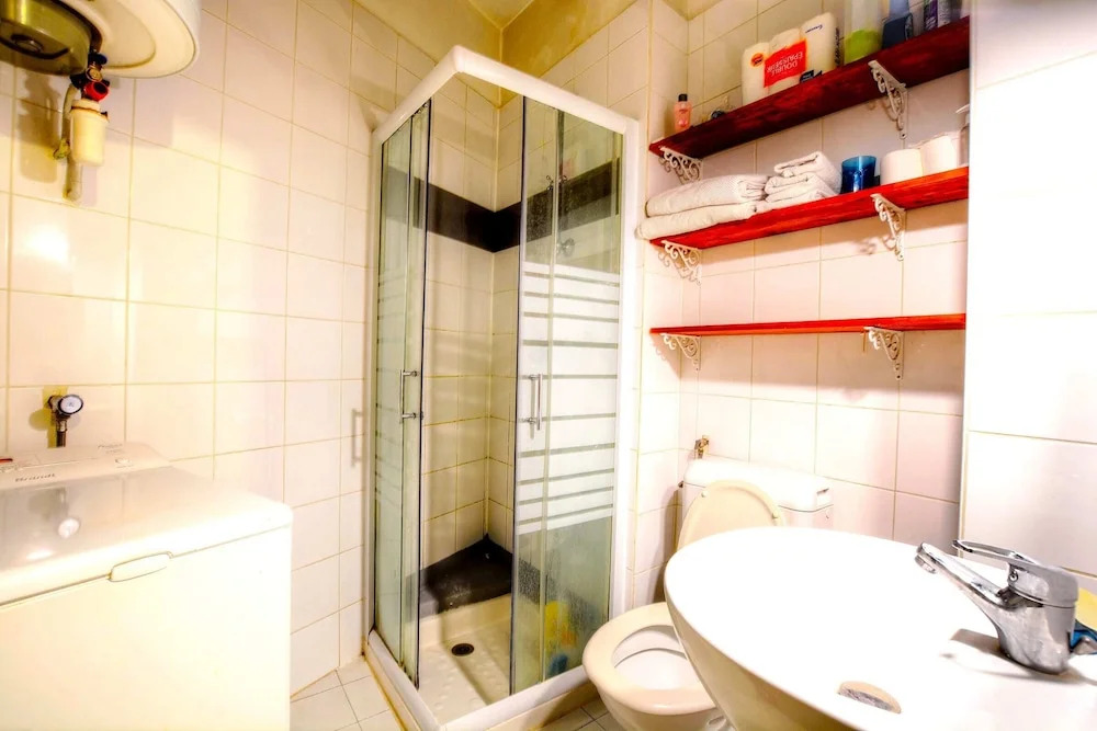 Rustic 1 Bedroom Apartment in Montmarte