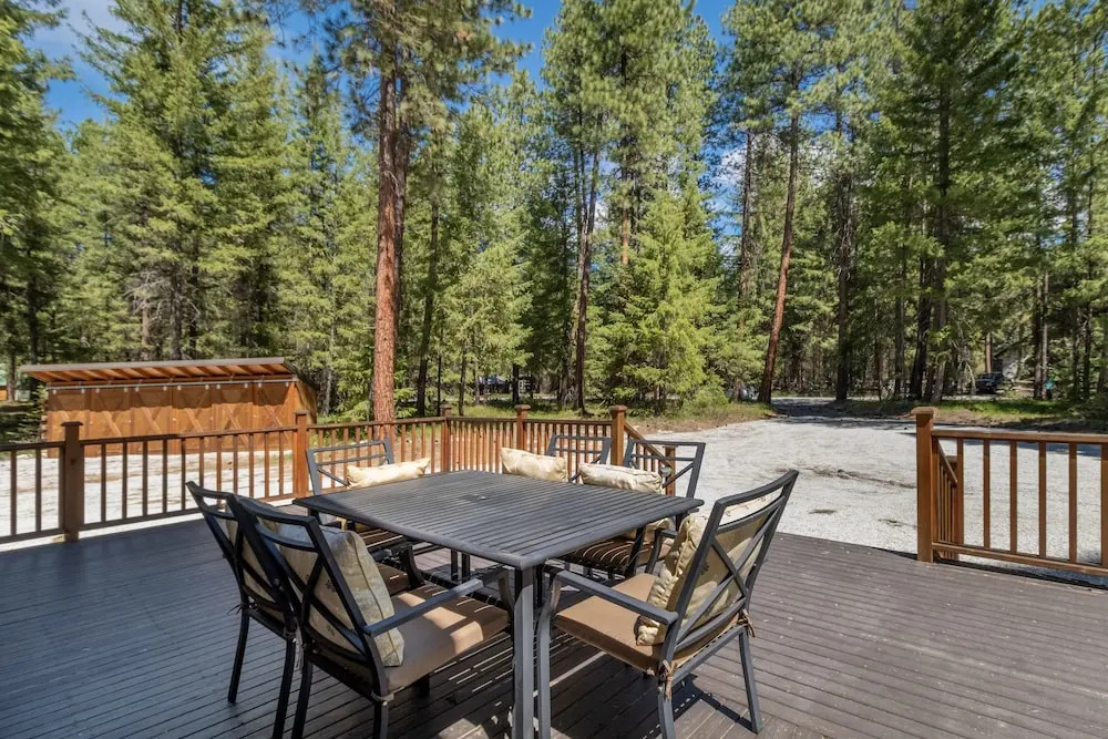 Getaway Moose 3 Bedroom Home by NW Comfy Cabins by RedAwning