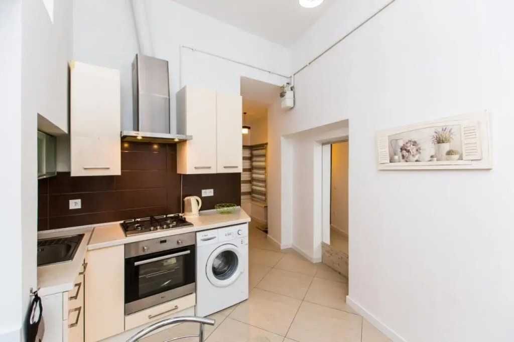SoVA apartment str Gnatyuka 18