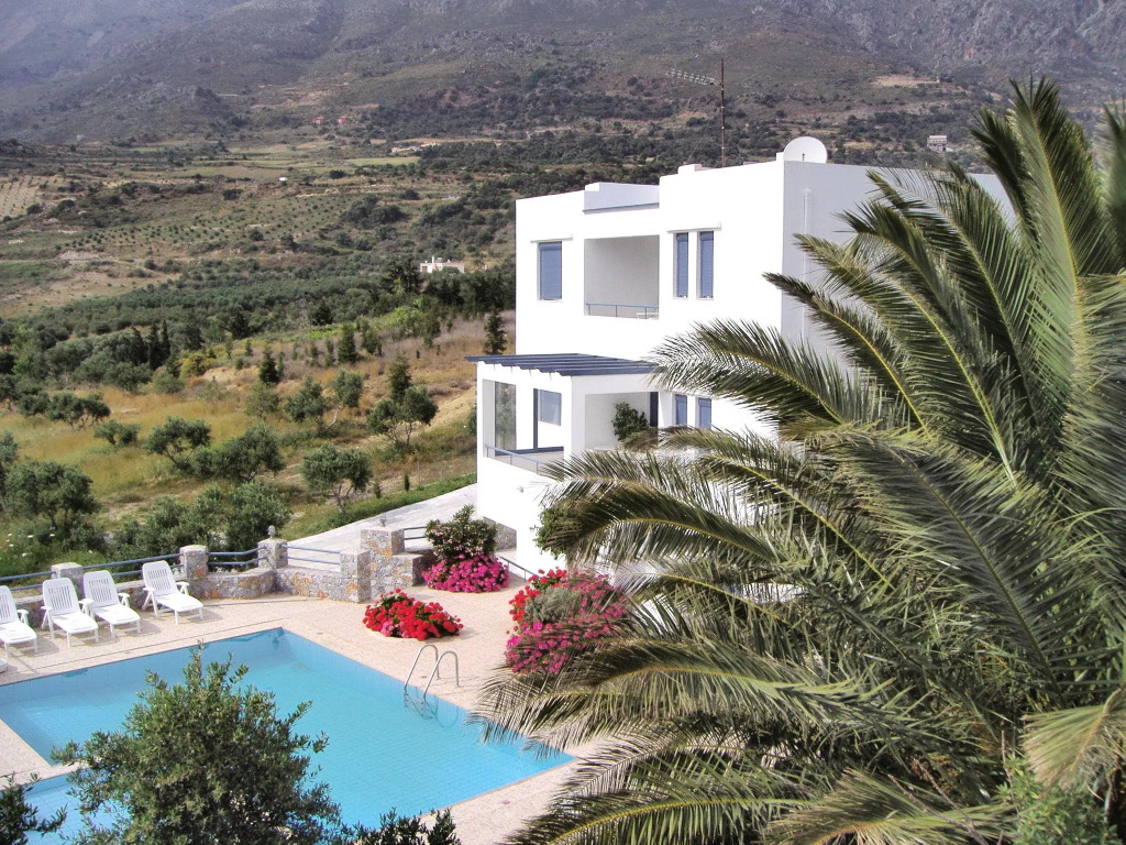 Villa in Lefkogia Crete With Swimming Pool