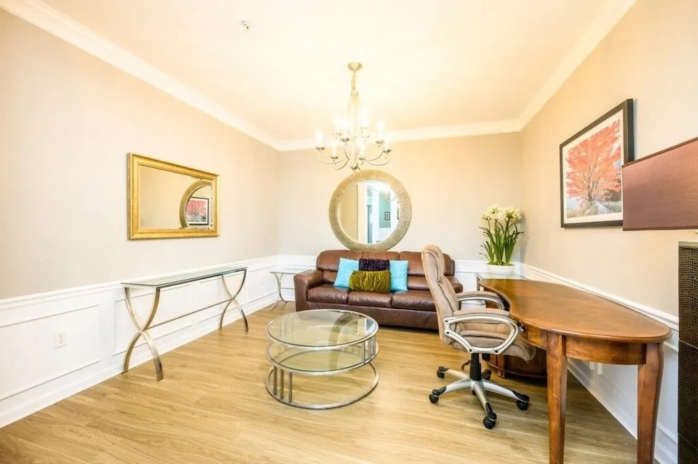 3 Bedroom Premium Lakeview [cdc Compliant] l 1012 Condo