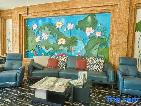 Qiubei Baiyan Grand Hotel (Jiaolian Square County Government)