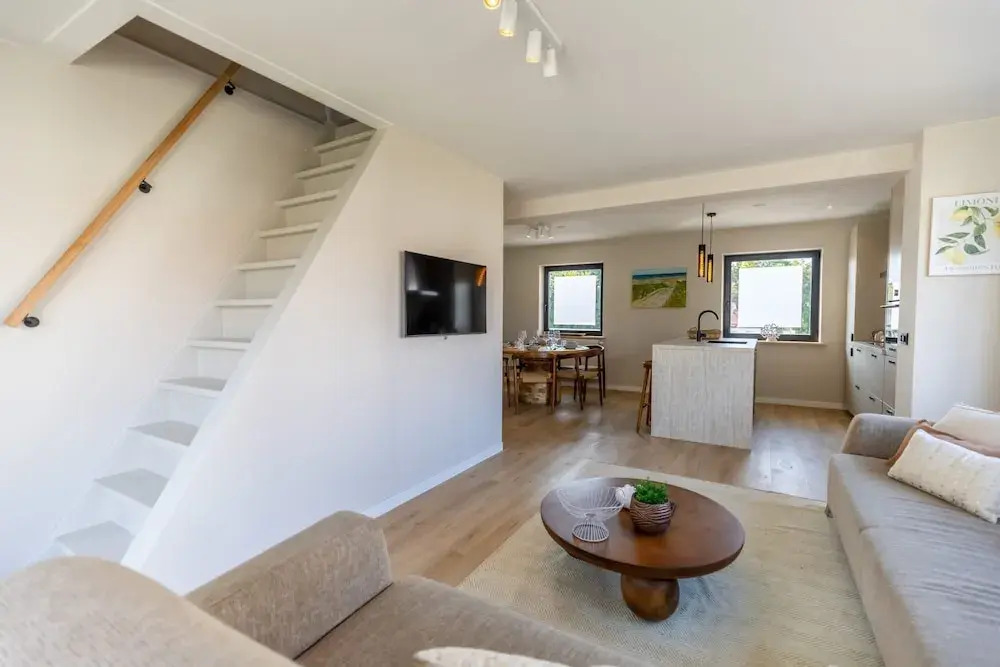 Modern Family Apartment With Balcony and Parking