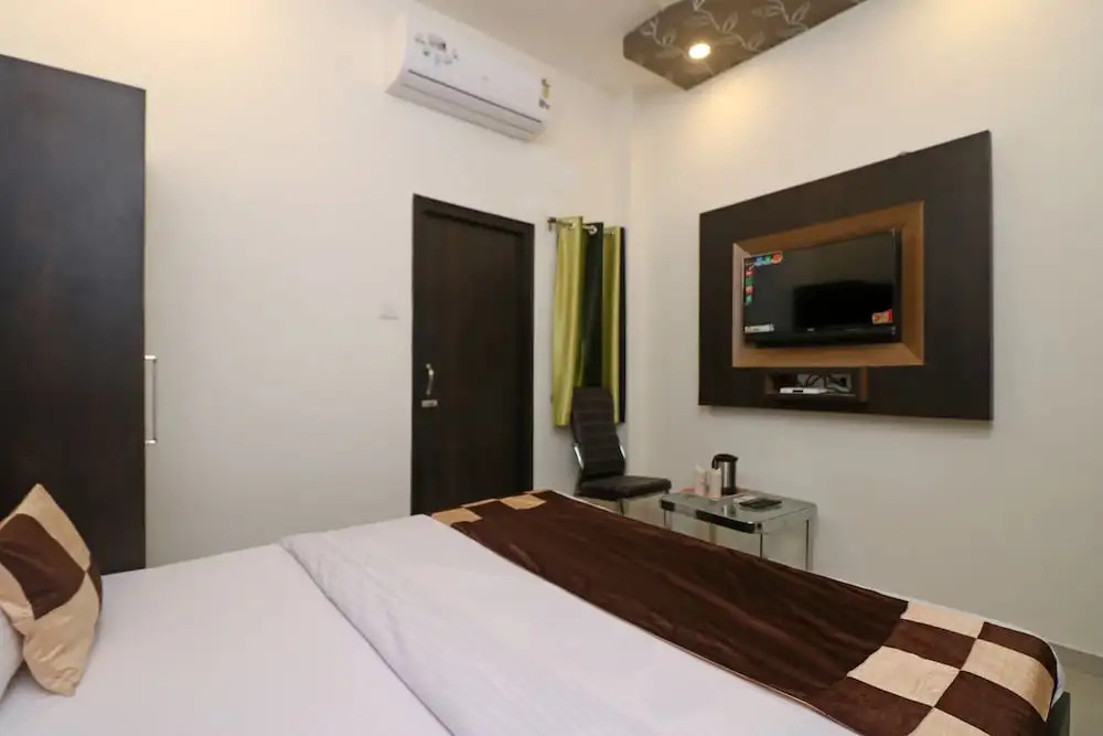 OYO 10991 Hotel Gagan