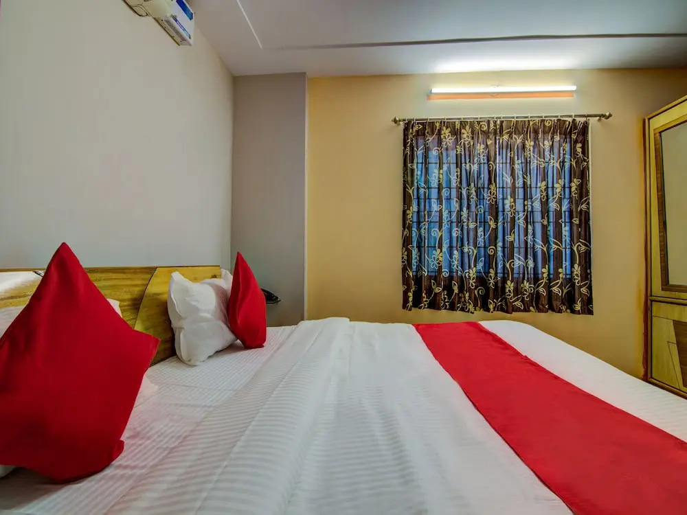 OYO 14910 Sri Ganesh Swathi Residency