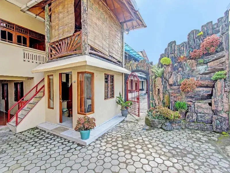 91353 Hotel Surya Andesa