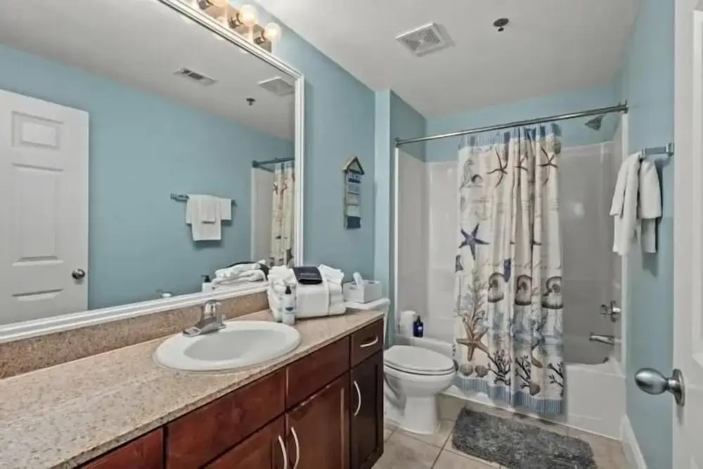 Laketown Wharf 402
