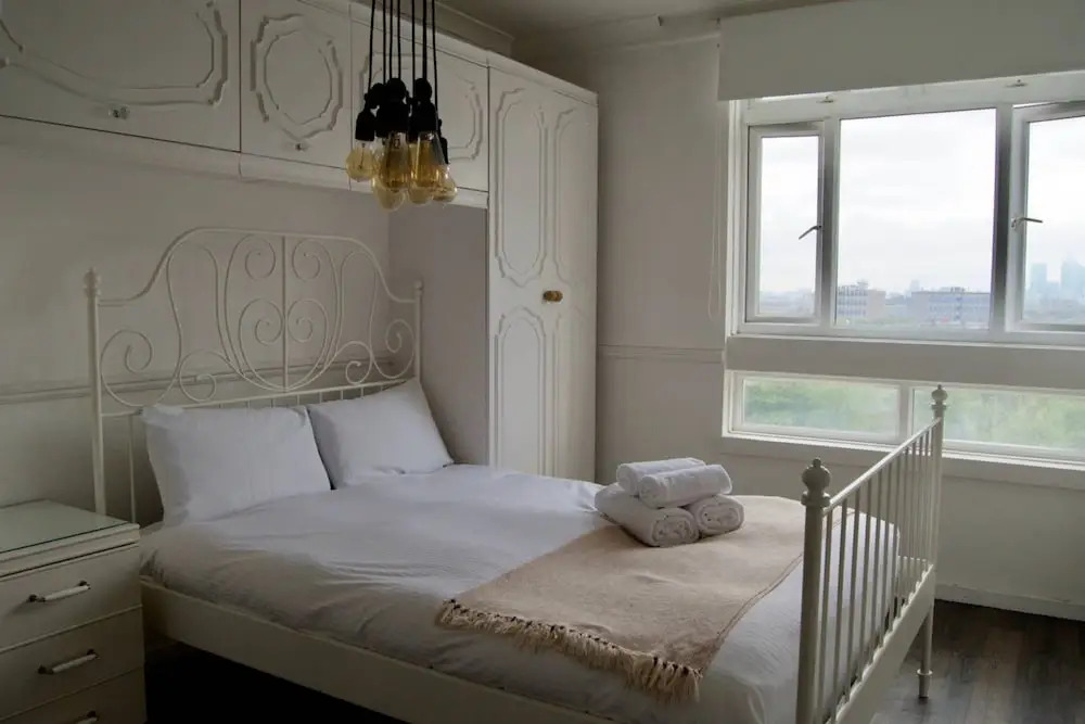 Bright and Spacious 2 Bedroom Flat off of Hackney Road