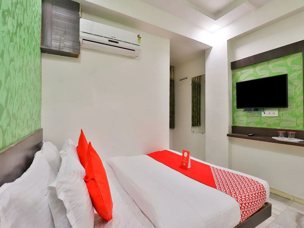 OYO 15581 Hotel Rajshree