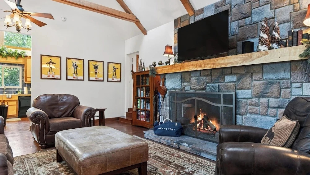 Holiday Lake Cabin by Avantstay Large Deck + Cozy Fireplace + Near Arrowhead Village