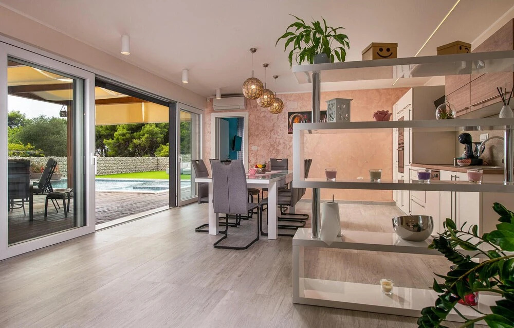 Nice Home in Medulin with Outdoor Swimming Pool, Hot Tub & 4 Bedrooms