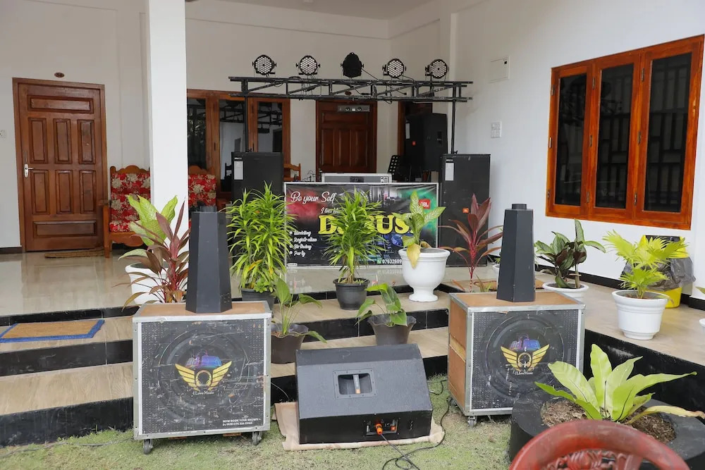 Amis Hotel & Restaurant