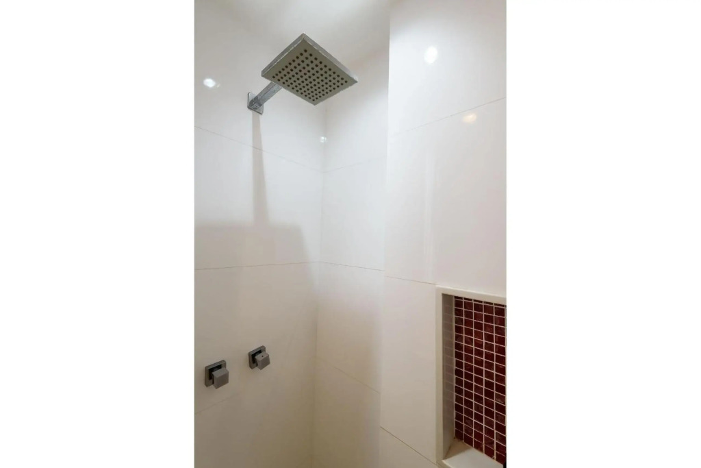 Omar do Rio - Moderno 2Qtos, Internet 120mbps, WorkStation, Smart TV, 300m da Praia de Copacabana - BR 531-902
