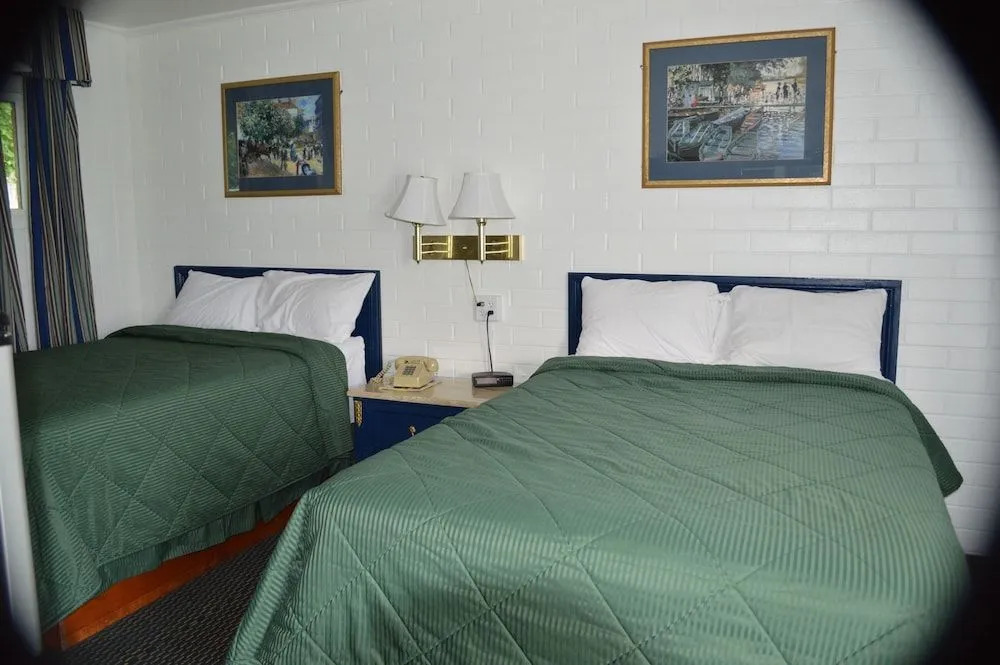 Great Lakes Motel