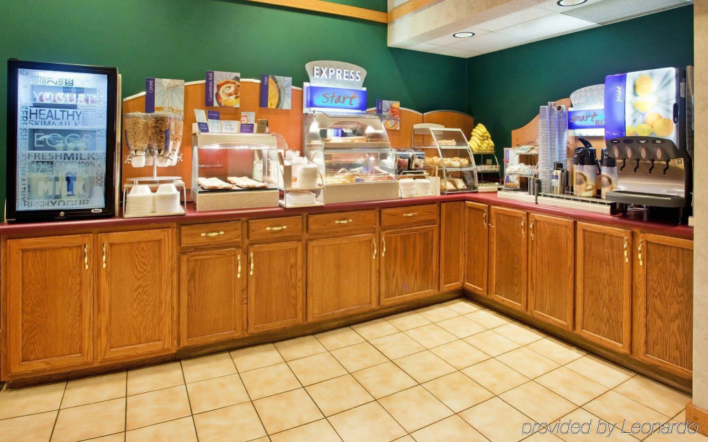 Holiday Inn Express Marshfield - Springfield Area by IHG