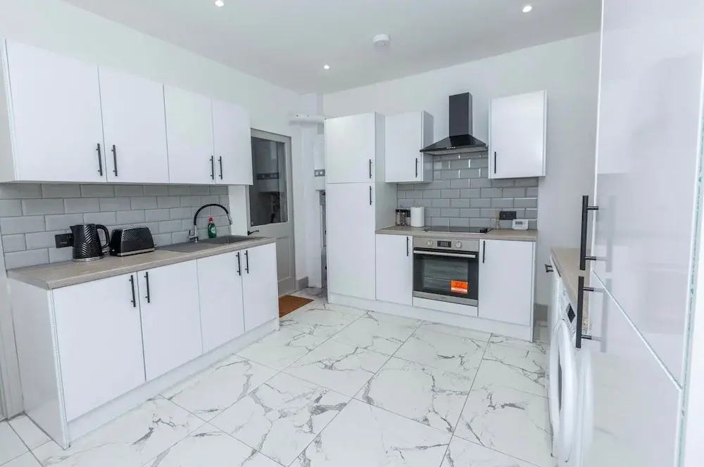 Cozy House In Medway-sleeps10-garden-freeparking