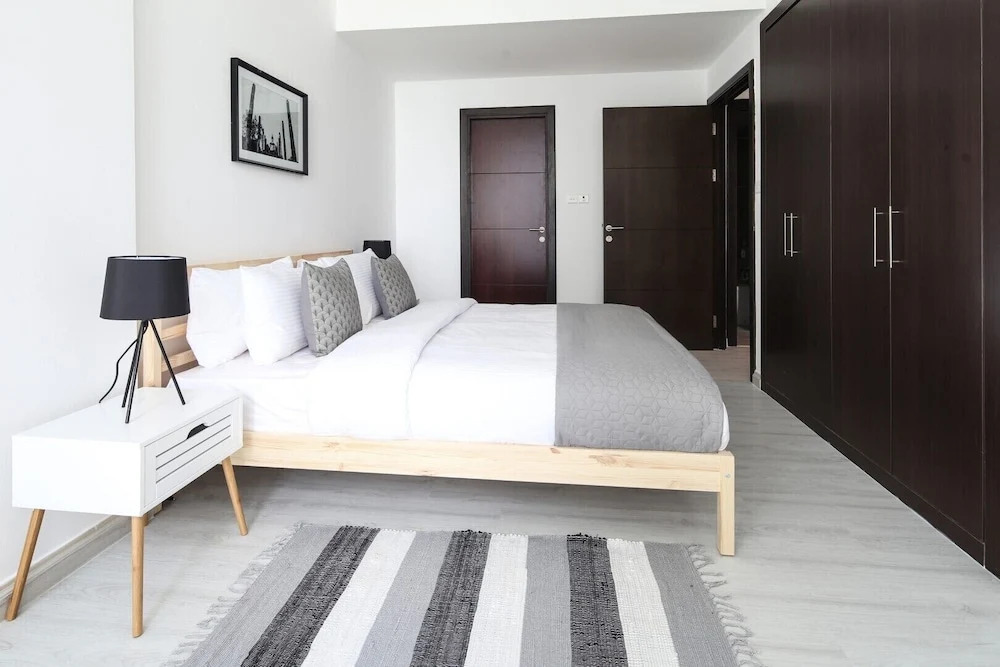 Modern + Light 2BR in Dubai Marina w/ Sea Views!