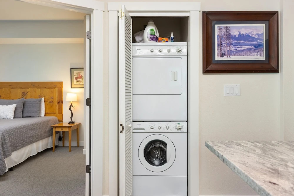 The Seasons 1834 2 Bedroom Condo by RedAwning
