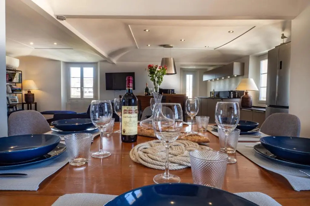 Charmant appartement spacieux pour 6P vue mer vieil Antibes