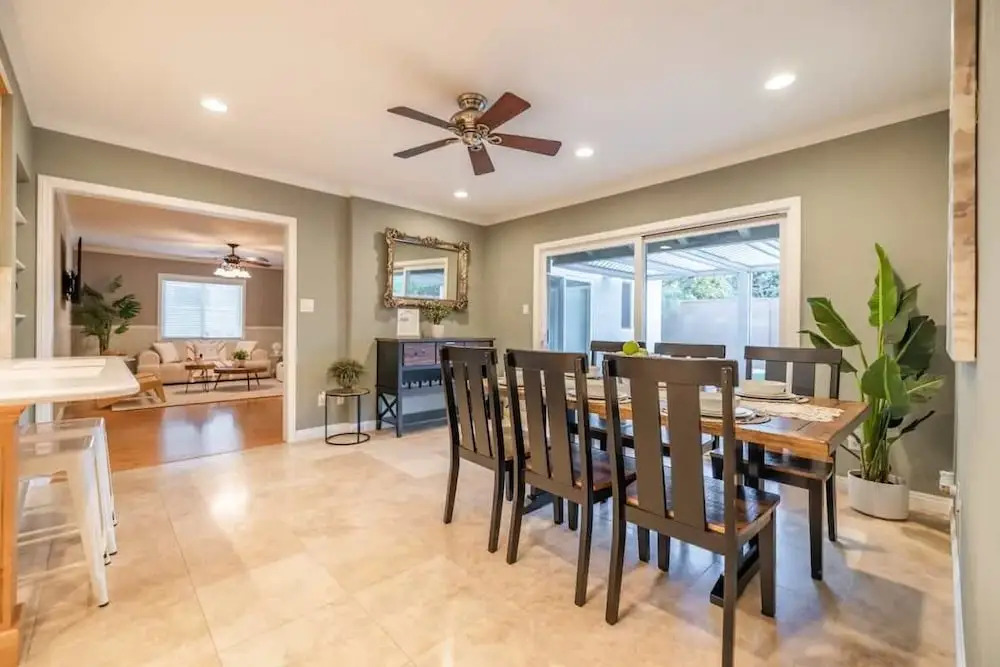 Marbella Lane - Charming 4BR Bungalo for Relaxing Retreat