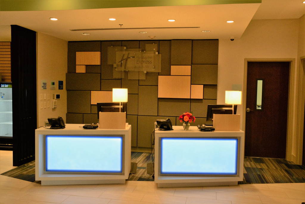 Holiday Inn Express & Suites Lexington Park California by IHG