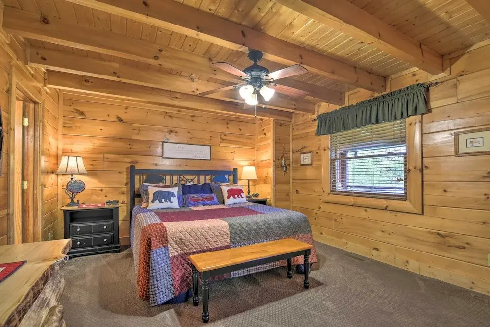 'cubbies Cabin' w/ Hot Tub ~ 7 Mi to Dollywood!