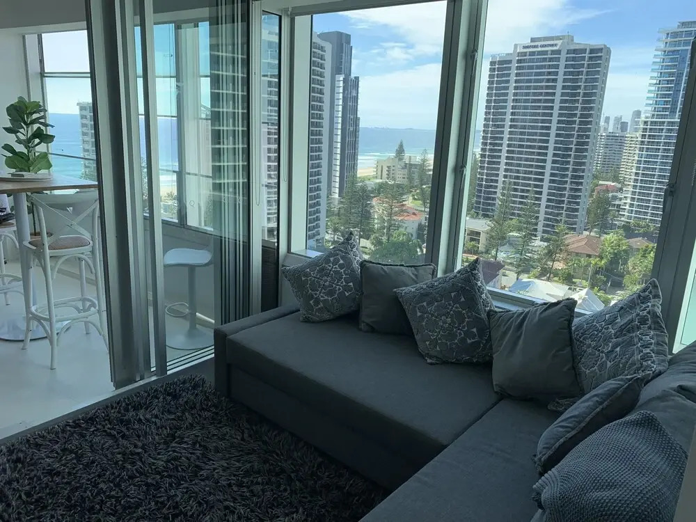 Upmarket Apartment at Beach
