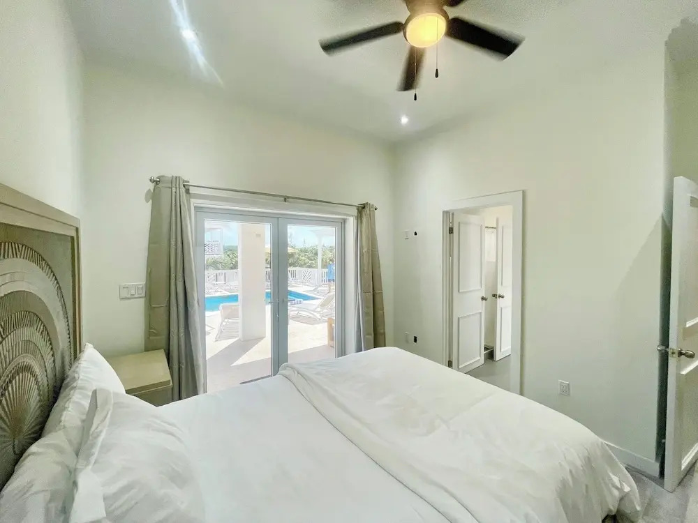 Palms Paradise: Romantic Beach House
