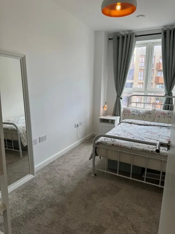 Barking Bliss - Bright Apartment With City Views