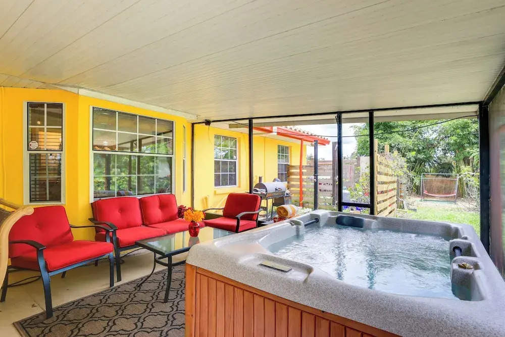 North Port Garden Home: Florida Room, Lanai!