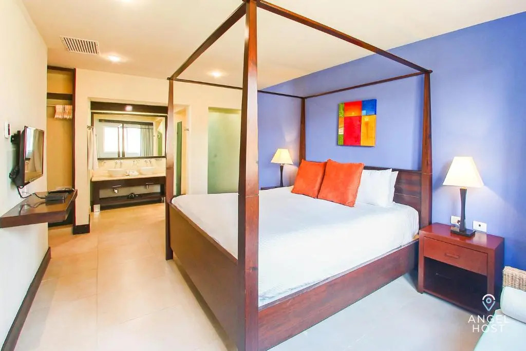 Fabulous Playa Getaway at 38th and Beach plus 2 Pools Onsite!