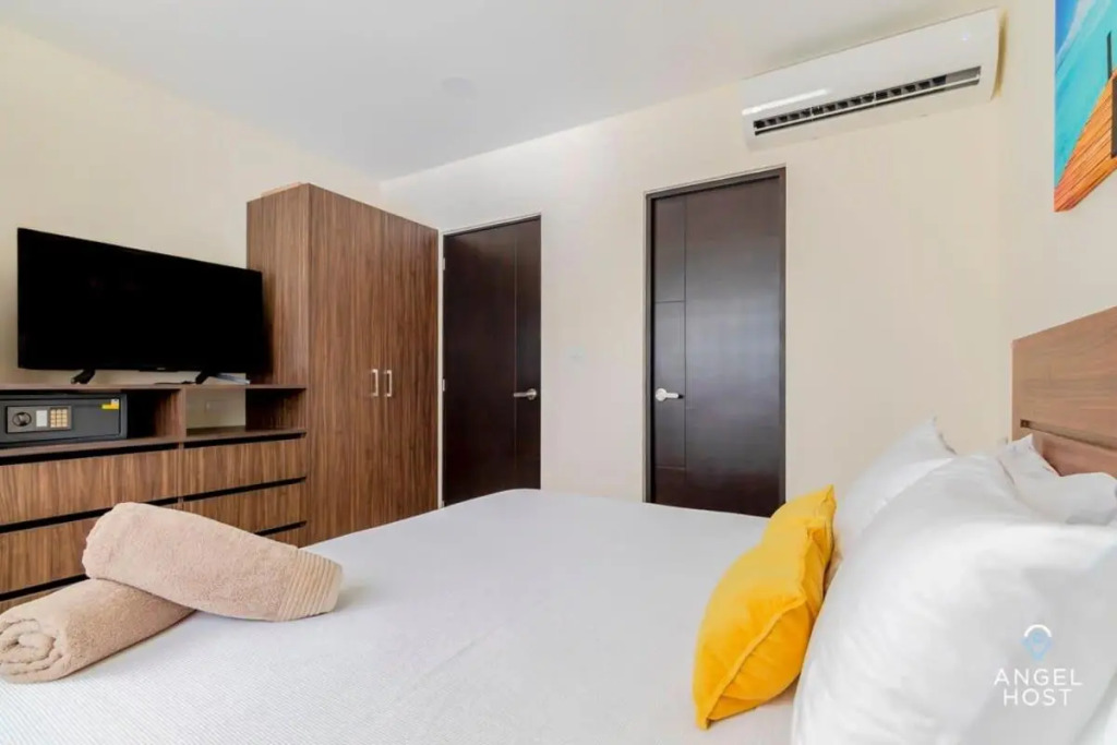 Veranto Condo Near 5Th Ave W Pool Access