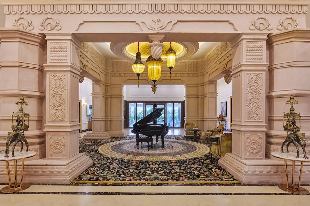MAYFAIR Lake Resort