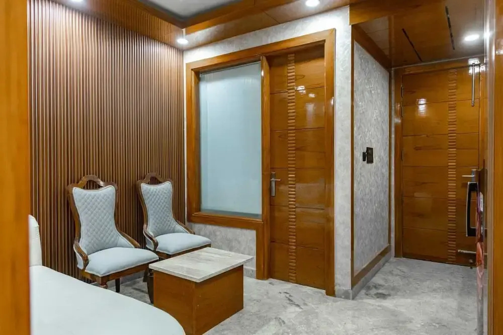 Platinum Service Apartment DLF Phase 3 Cyber City