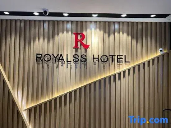 R Royalss Hotel