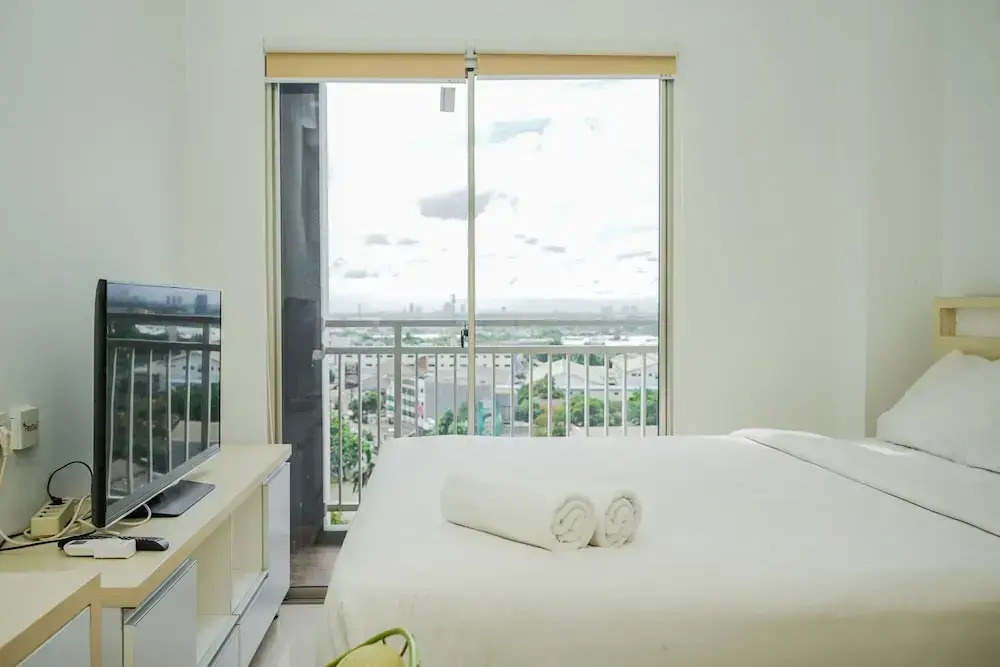 Cozy Living Studio Apartment Springwood Residence near IKEA Alsut