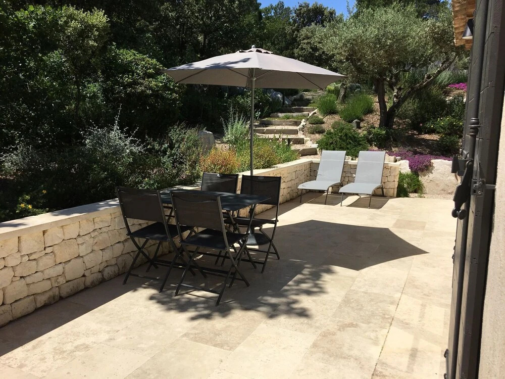 Modern Holiday Cottage With Swimming Pool and Close to Beautiful Saint-remy-de-provence