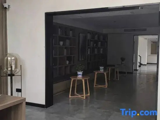 Xinxiang Jiuyi Yaju Hotel (Baicheng University Town)