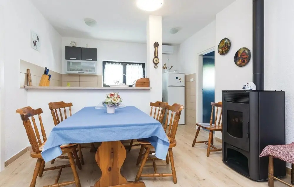 Nice Home in Privlaka With 2 Bedrooms and Wifi